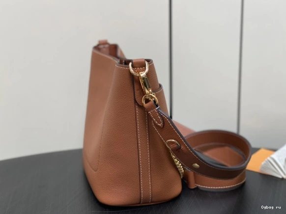 12CM x x VUITTON 20.5 LOUIS 20 - Walk and Lock 0817